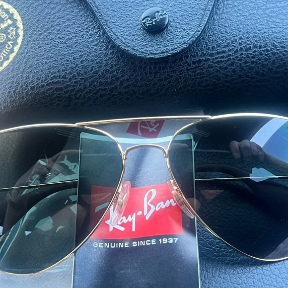 Ray-Ban Aviator Sunglasses with Black Lenses and Gold Frame - Picture 5 of 6